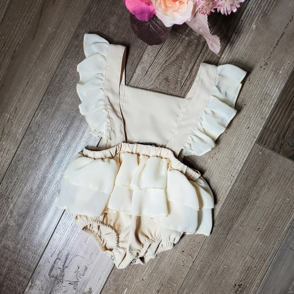 Bailey's Blossoms Oatmeal Cream Off-White Ruffle Bubble Baby Romper Size 9-12m - Picture 10 of 12